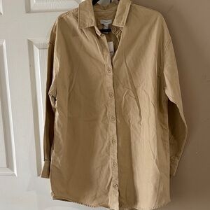 Forever 21 women’s Casual Tan /Khaki Button Down Shirt. M